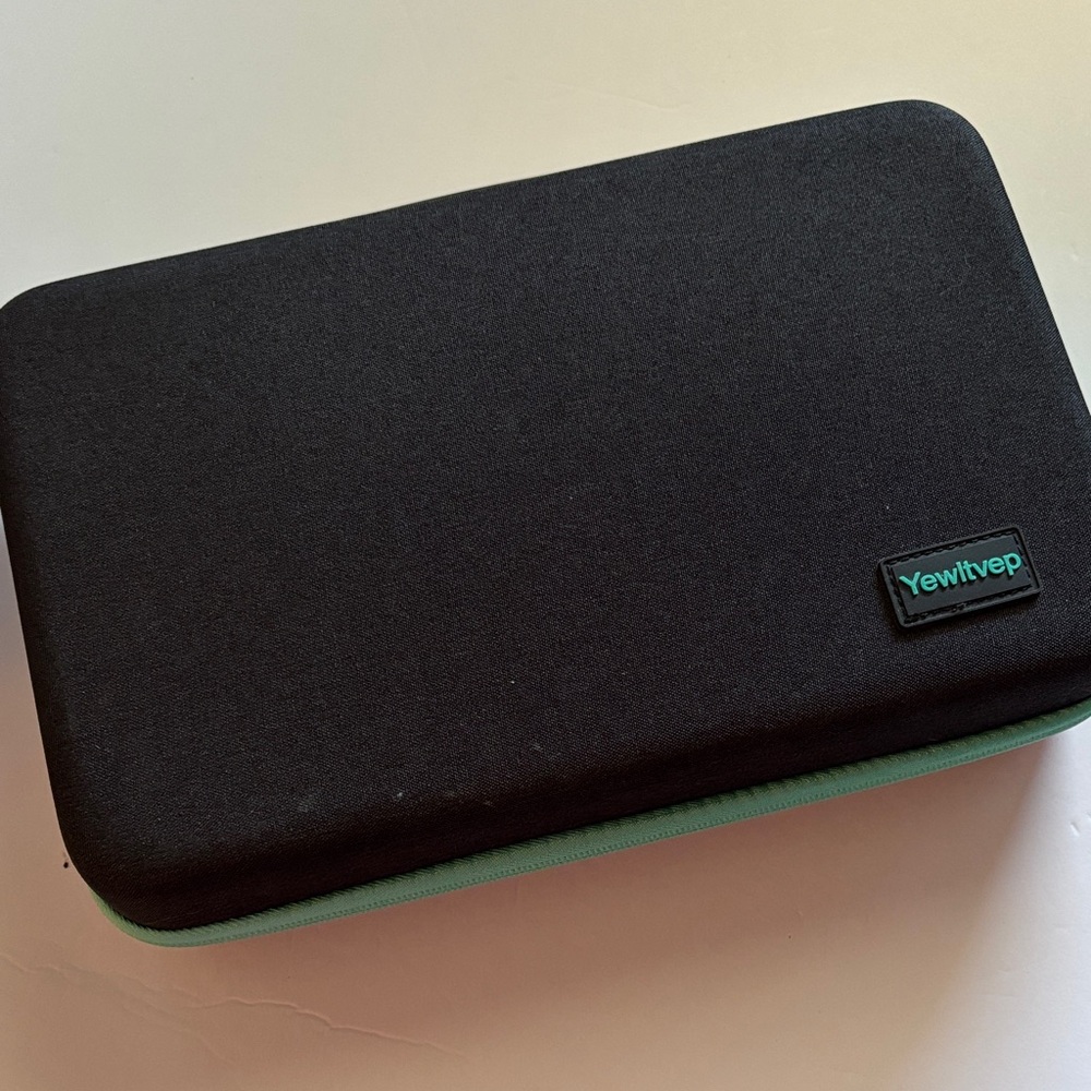 Yewltrep Black and Green Case